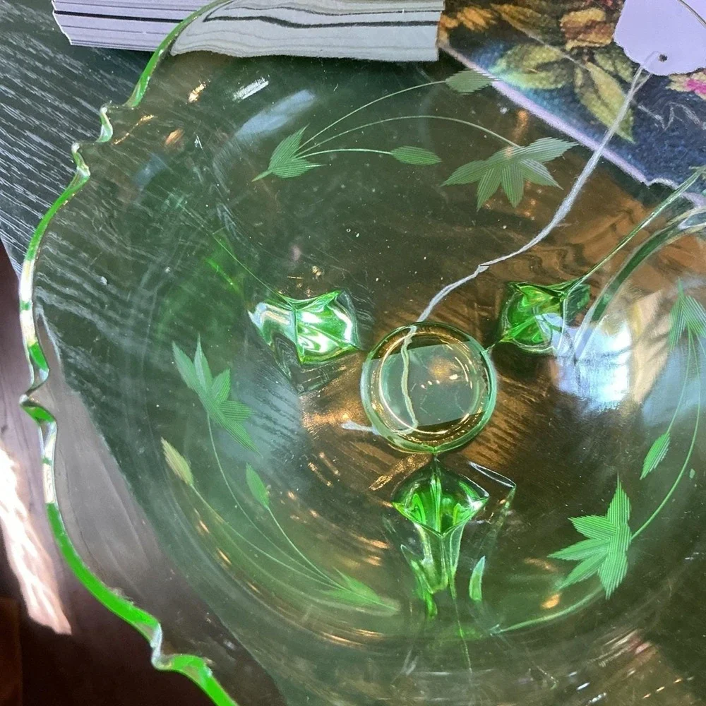 Lancaster uranium glass